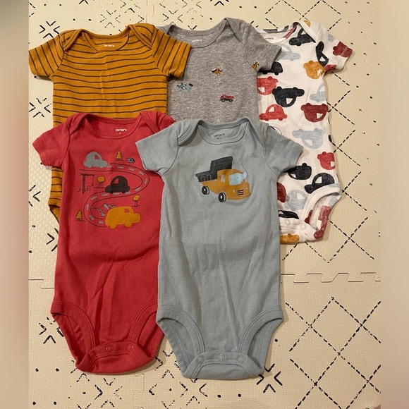 Carter's Other - Carters 5 piece bundle of‎ bodysuits 9M